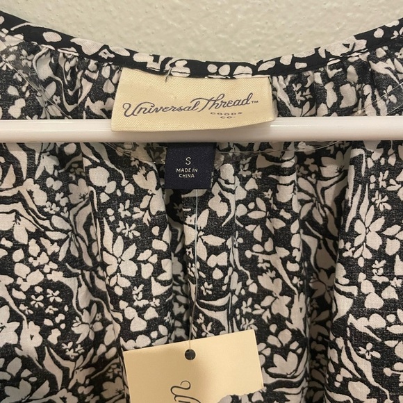 Universal Thread NWT Black and White Ruffled Tie Front Blouse - Picture 3 of 5